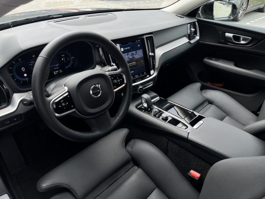 Volvo  V60 2.0 T6 Plug-in Plus Dark | Achteruitrijcamera | Cruise control adaptief met Stop&Go en stuurhulp ... ActivLease financial lease