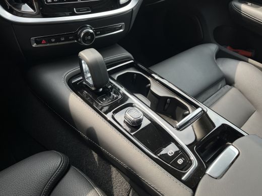 Volvo  V60 2.0 T6 Plug-in Plus Dark | Achteruitrijcamera | Cruise control adaptief met Stop&Go en stuurhulp ... ActivLease financial lease