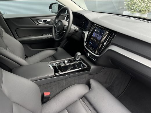Volvo  V60 2.0 T6 Plug-in Plus Dark | Achteruitrijcamera | Cruise control adaptief met Stop&Go en stuurhulp ... ActivLease financial lease