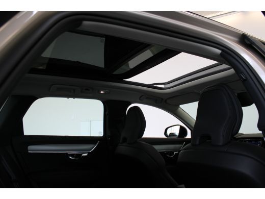 Volvo  V90 T6 350PK AWD Ultra Dark | Pano-dak | Trekhaak | 360° camera | Gelam. zijruiten ActivLease financial lease