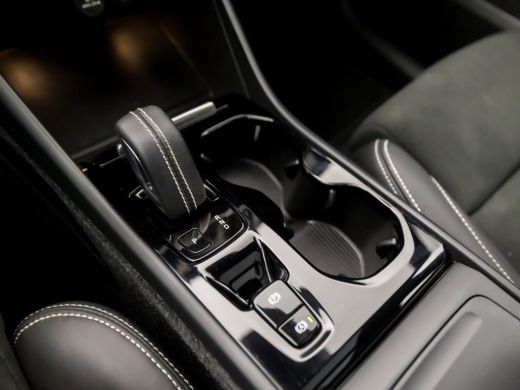Volvo  XC40 2.0 B3 R-Design 177Pk Automaat (PANORAMADAK, APPLE CARPLAY, GROOT NAVI, MEMORY SEATS, 360 CAMERA,... ActivLease financial lease