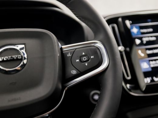 Volvo  XC40 2.0 B3 R-Design 177Pk Automaat (PANORAMADAK, APPLE CARPLAY, GROOT NAVI, MEMORY SEATS, 360 CAMERA,... ActivLease financial lease
