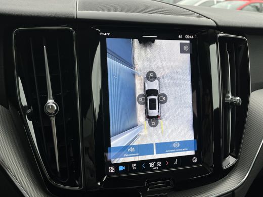 Volvo  XC60 2.0 T6 Plug-in hybrid AWD Plus Dark | Google | Trekhaak | 360 Camera | Leder | ActivLease financial lease