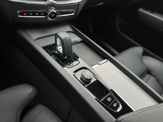 Volvo  XC60 2.0 T6 Plug-in hybrid AWD Plus Dark | Google | Trekhaak | 360 Camera | Leder | ActivLease financial lease