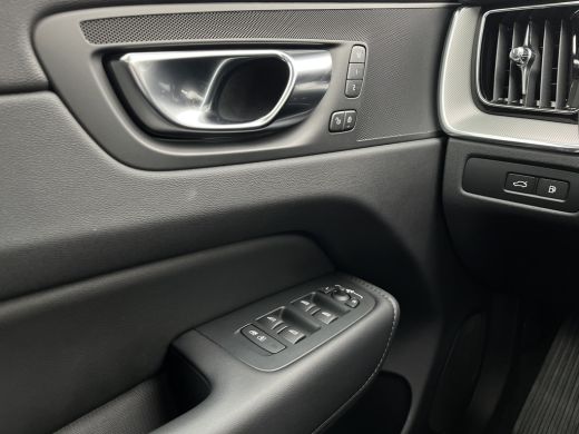 Volvo  XC60 2.0 T6 Plug-in hybrid AWD Plus Dark | Google | Trekhaak | 360 Camera | Leder | ActivLease financial lease