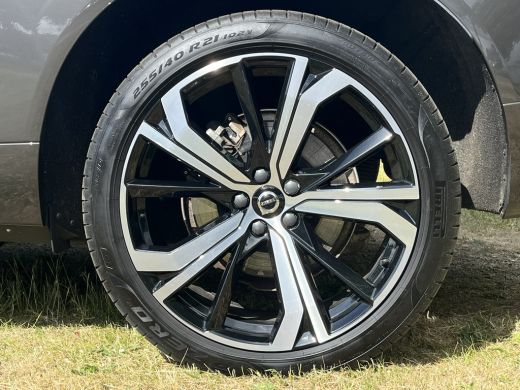 Volvo  XC60 2.0 T8 Plug-in R-Design | MY22 | Luchtvering | Bowers&Wilkins | HUD | Trekhaak | ActivLease financial lease