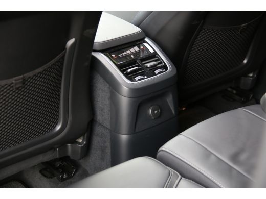 Volvo  XC90 2.0 T8 Plug-in hybrid AWD Ultra Dark | Luchtvering | Bowers&Wilkins | Trekhaak | 360 Camera | Pan... ActivLease financial lease