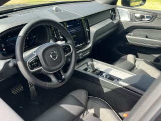Volvo  XC60 2.0 T8 Plug-in R-Design | MY22 | Luchtvering | Bowers&Wilkins | HUD | Trekhaak |