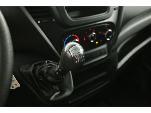 Iveco Daily 2.3 300 L1H1 3500KG Trekgew. Trekhaak Airco 3 Persoons Elektrpakket Schuifdeur ActivLease financial lease
