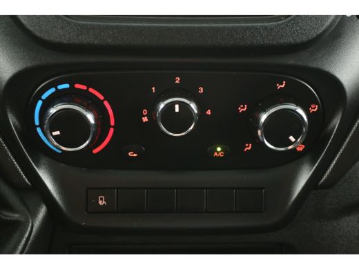 Iveco Daily 2.3 300 L1H1 3500KG Trekgew. Trekhaak Airco 3 Persoons Elektrpakket Schuifdeur ActivLease financial lease