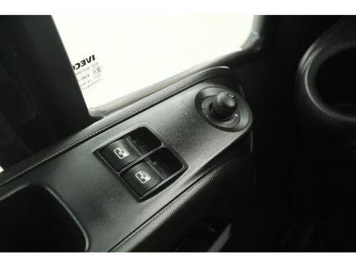 Iveco Daily 2.3 300 L1H1 3500KG Trekgew. Trekhaak Airco 3 Persoons Elektrpakket Schuifdeur ActivLease financial lease