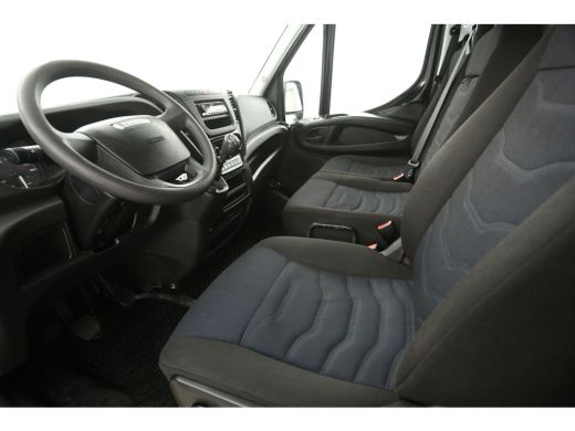 Iveco Daily 2.3 300 L1H1 3500KG Trekgew. Trekhaak Airco 3 Persoons Elektrpakket Schuifdeur ActivLease financial lease