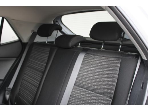 Kia Stonic 1.0 T-GDi DynamicLine | DAB ontvanger | Electronic climate controle | Extra getint glas ActivLease financial lease
