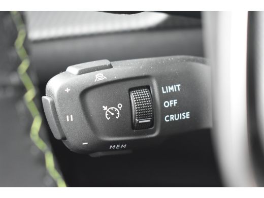 Peugeot 2008 1.2 Hybrid 136 GT Automaat | Navigatie | Sportstoelen | Sfeerverlichting | Achteruitrijcamera | C... ActivLease financial lease