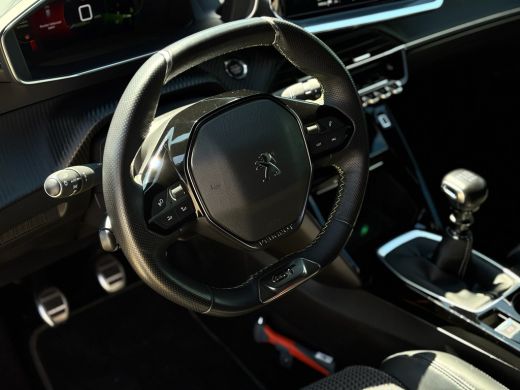 Peugeot 208 GT-Line Panoramisch glasdak | Achteruitrijcamera | Airco AUTO | Cruise control Adaptief | Fullscr... ActivLease financial lease