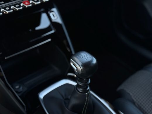 Peugeot 208 GT-Line Panoramisch glasdak | Achteruitrijcamera | Airco AUTO | Cruise control Adaptief | Fullscr... ActivLease financial lease