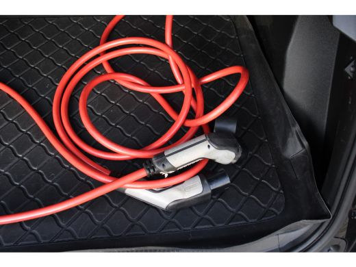 Peugeot e-2008 EV Allure Pack 50 kWh | ORIGINEEL NL! | 360 CAMERA | CLIMATE CONTROL | CRUISE CONTROL | APPLE CAR... ActivLease financial lease