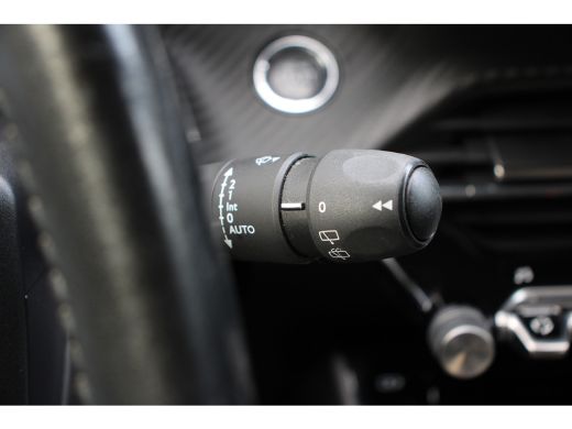 Peugeot e-2008 EV Allure Pack 50 kWh | ORIGINEEL NL! | 360 CAMERA | CLIMATE CONTROL | CRUISE CONTROL | APPLE CAR... ActivLease financial lease