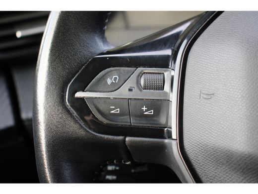 Peugeot e-2008 EV Allure Pack 50 kWh | ORIGINEEL NL! | 360 CAMERA | CLIMATE CONTROL | CRUISE CONTROL | APPLE CAR... ActivLease financial lease