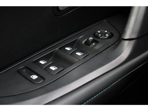 Peugeot e-2008 EV Allure Pack 50 kWh | ORIGINEEL NL! | 360 CAMERA | CLIMATE CONTROL | CRUISE CONTROL | APPLE CAR... ActivLease financial lease