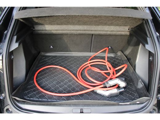 Peugeot e-2008 EV Allure Pack 50 kWh | ORIGINEEL NL! | 360 CAMERA | CLIMATE CONTROL | CRUISE CONTROL | APPLE CAR... ActivLease financial lease