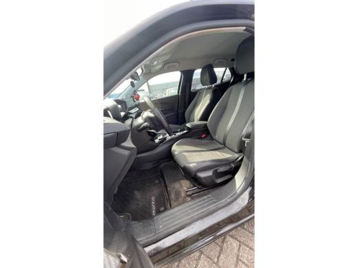 Peugeot e-2008 EV Allure Pack 50 kWh | ORIGINEEL NL! | 360 CAMERA | CLIMATE CONTROL | CRUISE CONTROL | APPLE CAR... ActivLease financial lease
