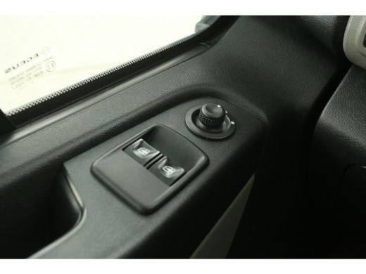 Renault Trafic 1.6 dCi T29 L1H1 Airco Cruise Trekhaak Navi 3 Persoons Parkeersensoren Elektrpakket ActivLease financial lease