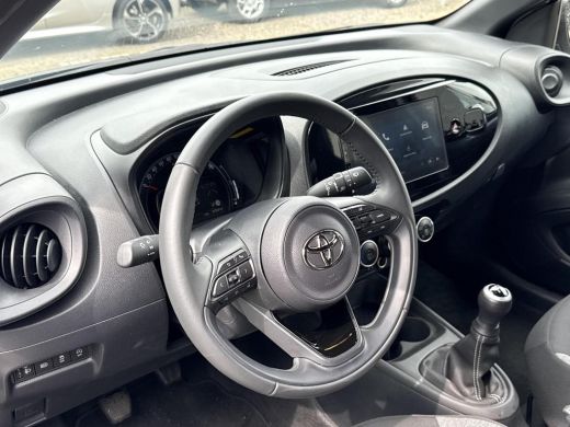 Toyota Aygo X 1.0 VVT-i MT Play **ADAPTIEF CRUISECONTROL/ AIRCO/ PARKEERCAMERA/ 36 MAANDEN GARANTIE** ActivLease financial lease