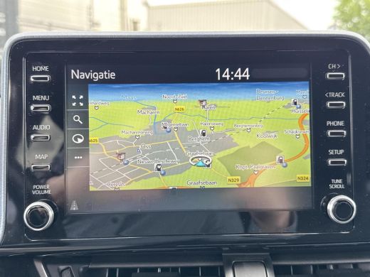 Toyota C-HR 1.8 Hybrid First Edition **NAVIGATIE/ DODEHOEK DETECTIE/ STOELVERWARMING/ GARANTIE** ActivLease financial lease