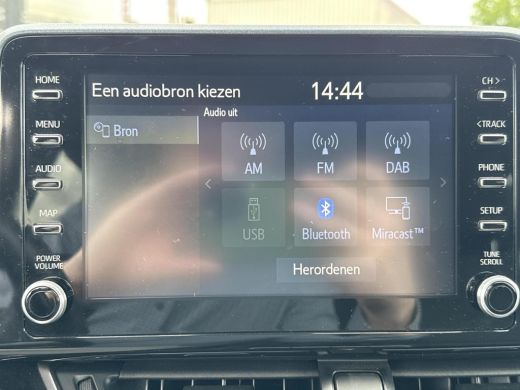 Toyota C-HR 1.8 Hybrid First Edition **NAVIGATIE/ DODEHOEK DETECTIE/ STOELVERWARMING/ GARANTIE** ActivLease financial lease