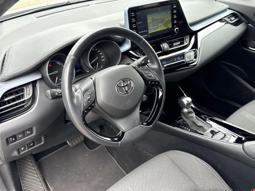 Toyota C-HR 1.8 Hybrid First Edition **NAVIGATIE/ DODEHOEK DETECTIE/ STOELVERWARMING/ GARANTIE** ActivLease financial lease
