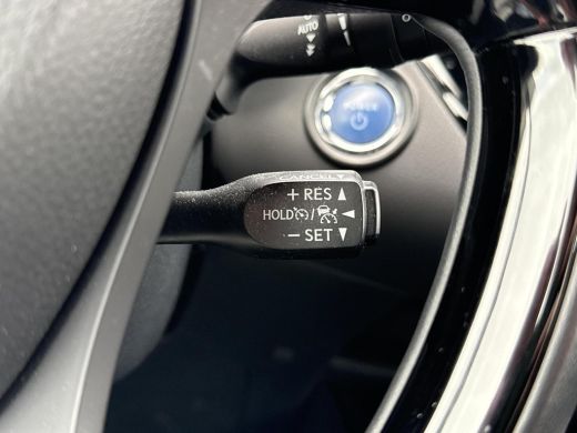 Toyota C-HR 1.8 Hybrid First Edition **NAVIGATIE/ DODEHOEK DETECTIE/ STOELVERWARMING/ GARANTIE** ActivLease financial lease