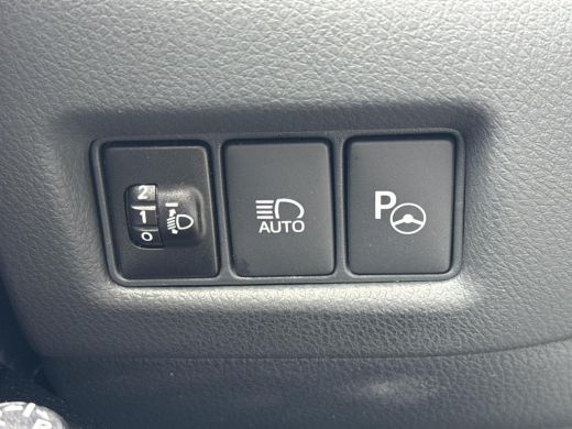 Toyota C-HR 1.8 Hybrid First Edition **NAVIGATIE/ DODEHOEK DETECTIE/ STOELVERWARMING/ GARANTIE** ActivLease financial lease