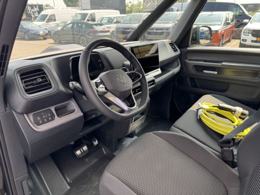 Volkswagen ID. Buzz Cargo Cargo LEASE EDITION **850EU per maand!** 79 kWh 286 PK | Trekhaak | 3 Zits | App Connect | Camera ActivLease financial lease