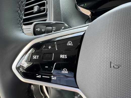 Volkswagen ID. Buzz Cargo Cargo LEASE EDITION **850EU per maand!** 79 kWh 286 PK | Trekhaak | 3 Zits | App Connect | Camera ActivLease financial lease