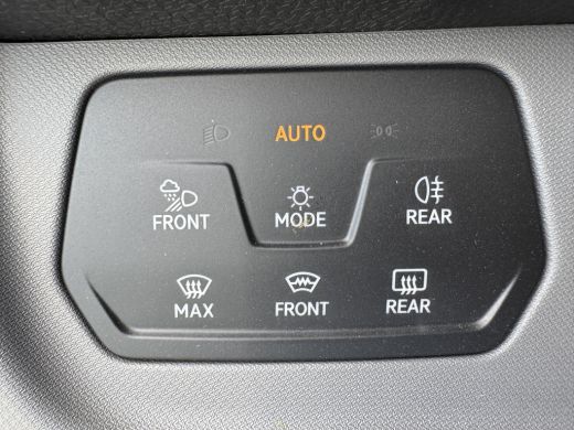 Volkswagen ID. Buzz Cargo Cargo LEASE EDITION **850EU per maand!** 79 kWh 286 PK | Trekhaak | 3 Zits | App Connect | Camera ActivLease financial lease