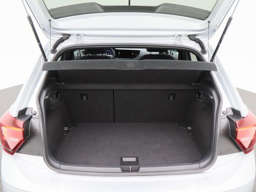 Volkswagen Polo 1.0 TSi 110 Pk Automaat R-Line Business | LED | 16 Inch | Privacy Glass | Parkeersensoren V+A | C... ActivLease financial lease