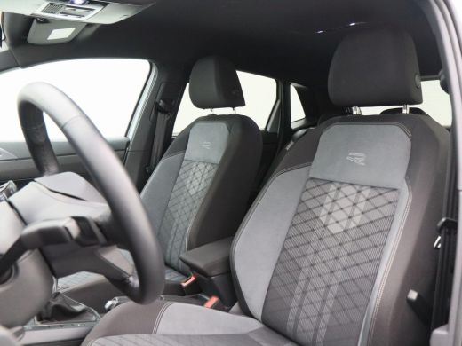 Volkswagen Polo 1.0 TSi 110 Pk Automaat R-Line Business | LED | 16 Inch | Privacy Glass | Parkeersensoren V+A | C... ActivLease financial lease