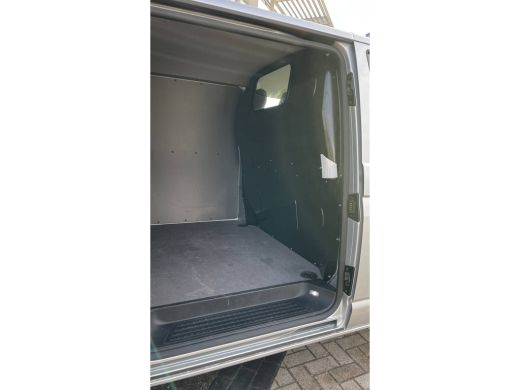 Volkswagen Transporter 2.0 TDI L2H1 28 . ActivLease financial lease