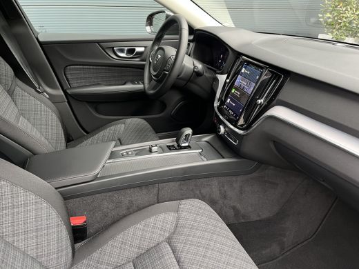Volvo  V60 2.0 B3 Essential Edition | Achterbank verwarmd | Apple Carplay/Android Auto|telefoonintegratie pr... ActivLease financial lease