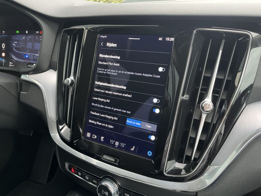 Volvo  V60 2.0 B3 Essential Edition | Achterbank verwarmd | Apple Carplay/Android Auto|telefoonintegratie pr... ActivLease financial lease