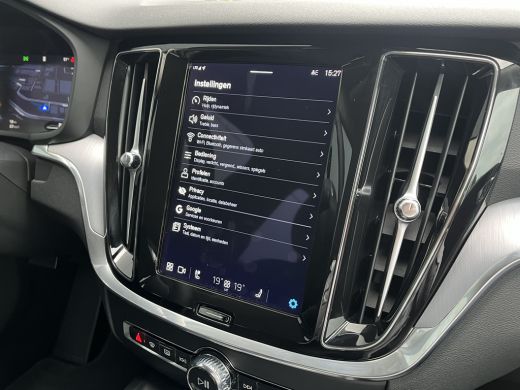 Volvo  V60 2.0 B3 Essential Edition | Achterbank verwarmd | Apple Carplay/Android Auto|telefoonintegratie pr... ActivLease financial lease