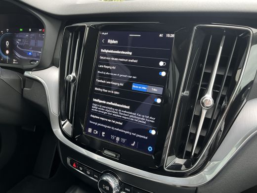 Volvo  V60 2.0 B3 Essential Edition | Achterbank verwarmd | Apple Carplay/Android Auto|telefoonintegratie pr... ActivLease financial lease