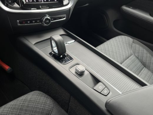 Volvo  V60 2.0 B3 Essential Edition | Achterbank verwarmd | Apple Carplay/Android Auto|telefoonintegratie pr... ActivLease financial lease