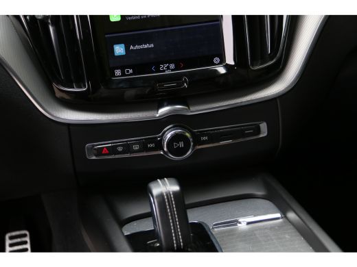 Volvo  XC60 2.0 T6 Plug-in hybrid AWD R-Design | Long Range! | Panoramadak | Memory seat | Keyless | Camera ActivLease financial lease