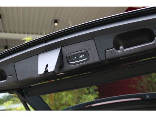 Volvo  XC60 2.0 T6 Plug-in hybrid AWD R-Design | Long Range! | Panoramadak | Memory seat | Keyless | Camera ActivLease financial lease