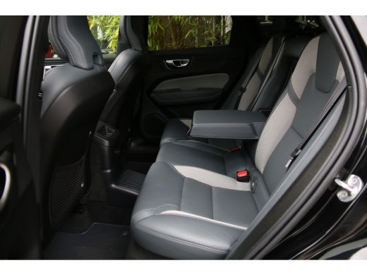 Volvo  XC60 2.0 T6 Plug-in hybrid AWD R-Design | Long Range! | Panoramadak | Memory seat | Keyless | Camera ActivLease financial lease