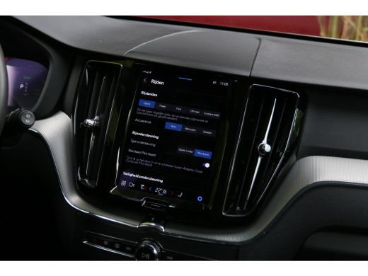 Volvo  XC60 2.0 T6 Plug-in hybrid AWD R-Design | Panoramadak | 360 Camera | Memory Seats | Pilot Assist | 21"... ActivLease financial lease