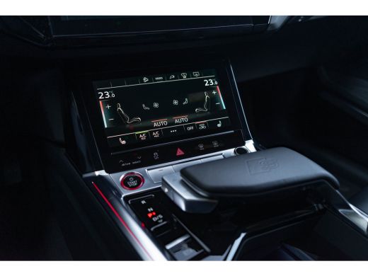 Audi e-tron S Quattro 371kW / Luchtvering/ Standkachel/ Adaptive Cruise Control/ Trekhaak/ Panoramadak/ 371kW... ActivLease financial lease