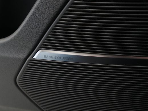 Audi Q8 55 TFSI e 380pk quattro Pro Line S-Line Navigatie Luchtvering Stoelmemory Bang & Olufsen 83 ActivLease financial lease